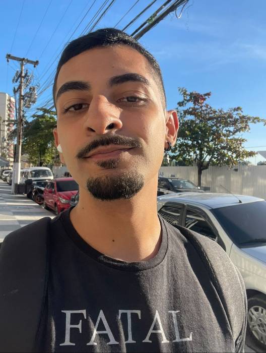 derick2.jpeg derick2.jpeg